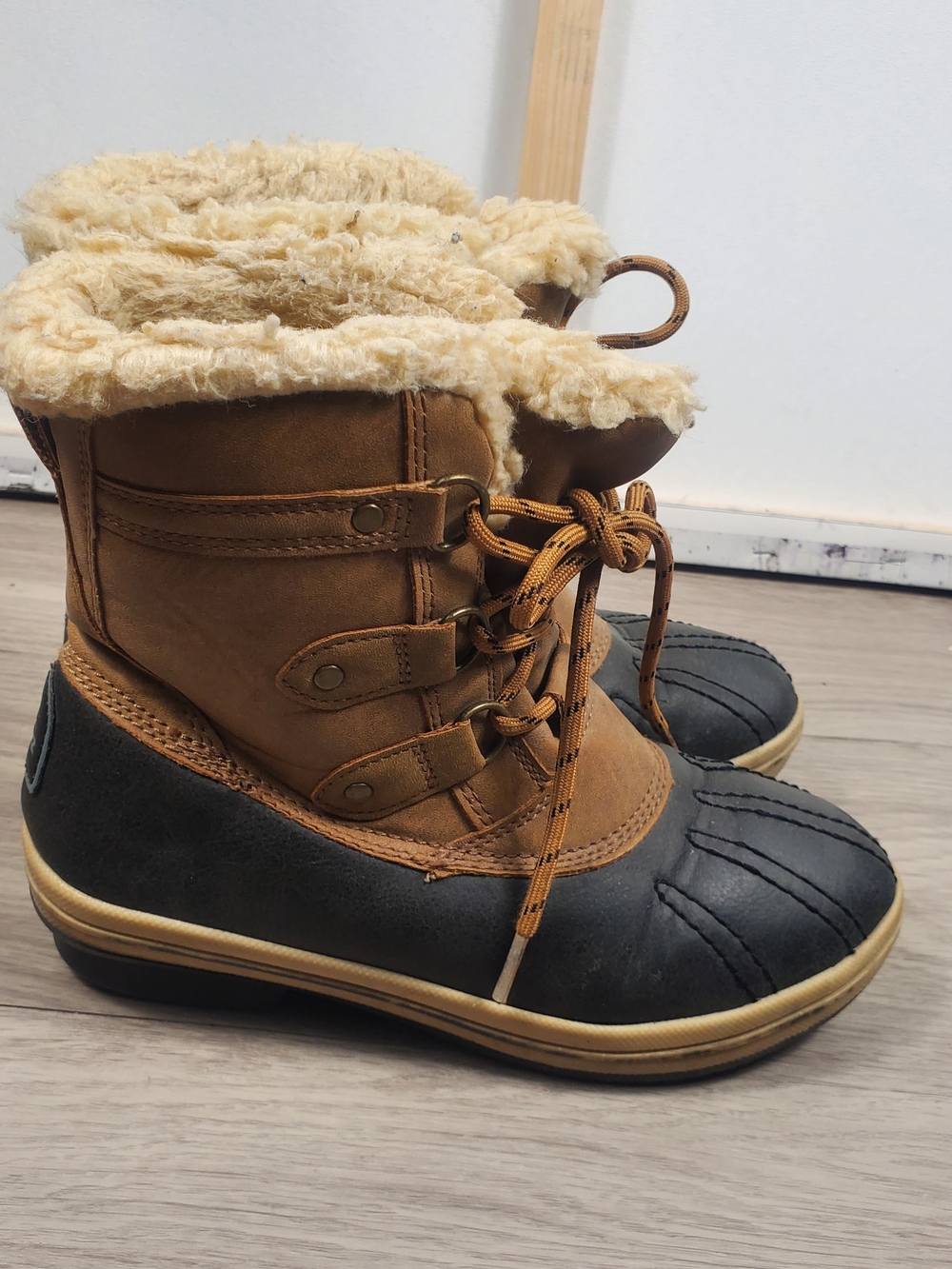 PAWZ by BearPaw Women's Size 6 Tan Black Faux Fur Lined Winter Duck Boots